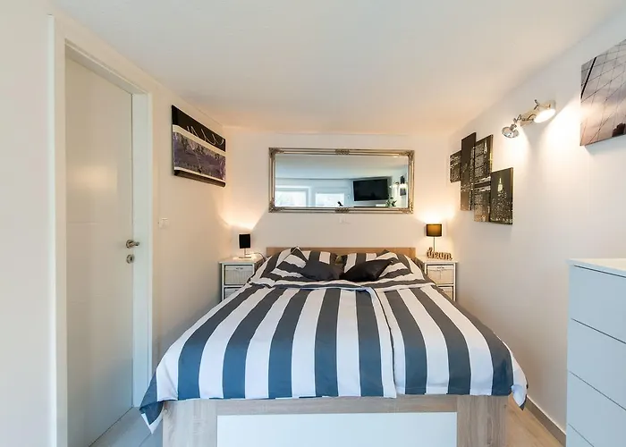 Garden 아파트 로비니