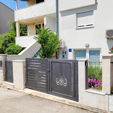 Garden * Ρόβινι