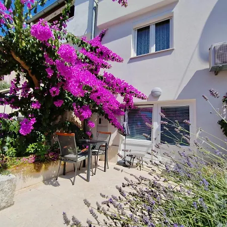 Διαμέρισμα Garden *