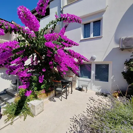 Διαμέρισμα Garden